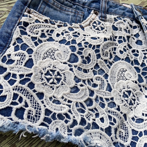 Forever 21 Lace Cut-off Denim Short Shorts 28 - Picture 2 of 5
